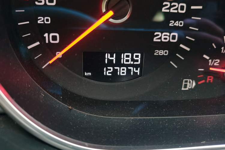 Used Audi Q7 2014 35 TFSI Off-road Model Odometer Close Up