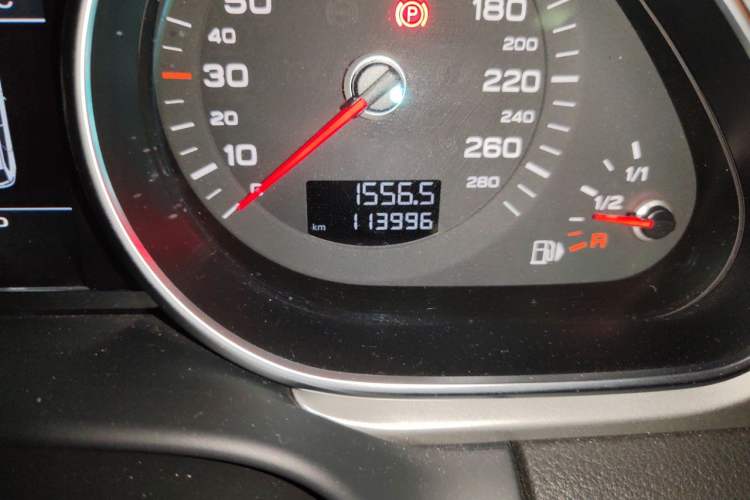 Used Audi Q7 2014 35 TFSI Sport Edition Odometer Close Up
