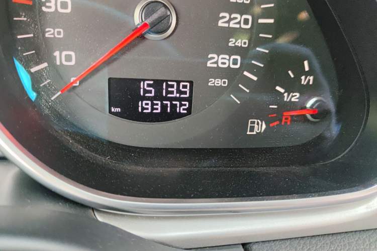 Used Audi Q7 2014 35 TFSI Sport Edition Odometer Close Up