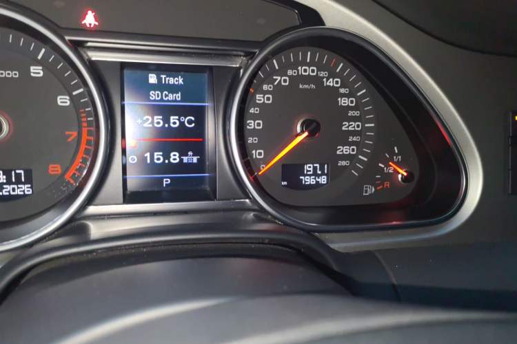 Used Audi Q7 2014 35 TFSI Ambition Edition Odometer Close Up