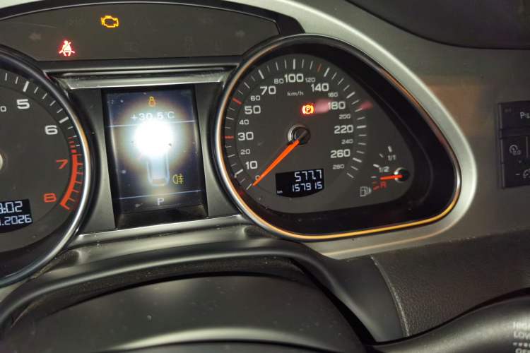 Used Audi Q7 2014 35 TFSI Off-road Model Odometer Close Up