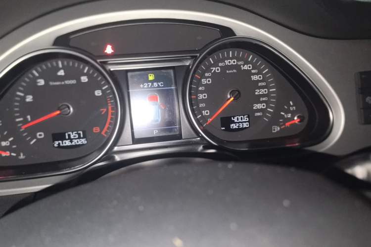 Used Audi Q7 2014 35 TFSI Off-road Model Odometer Close Up