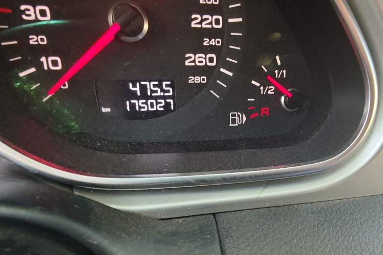 Used Audi Q7 2014 35 TFSI Sport Edition Odometer Close Up
