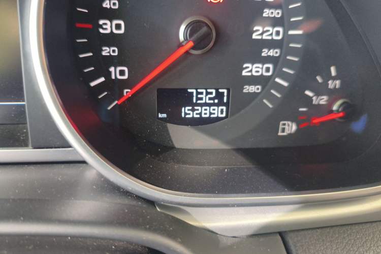 Used Audi Q7 2014 35 TFSI Ambition Edition Odometer Close Up