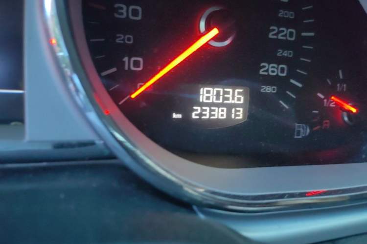 Used Audi Q7 2014 35 TFSI Ambition Edition Odometer Close Up