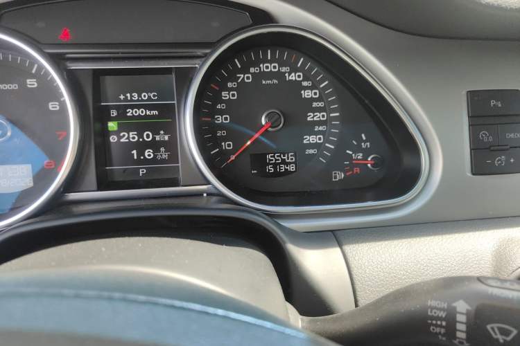 Used Audi Q7 2014 35 TFSI Sport Edition Odometer Close Up