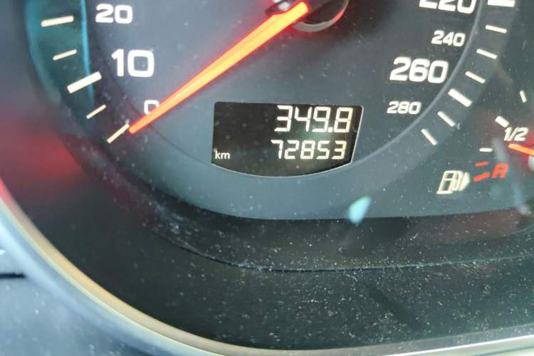 Used Audi Q7 2014 35 TFSI Sport Edition Odometer Close Up