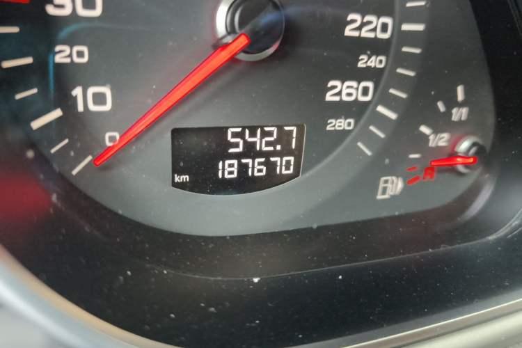 Used Audi Q7 2014 35 TFSI Sport Edition Odometer Close Up