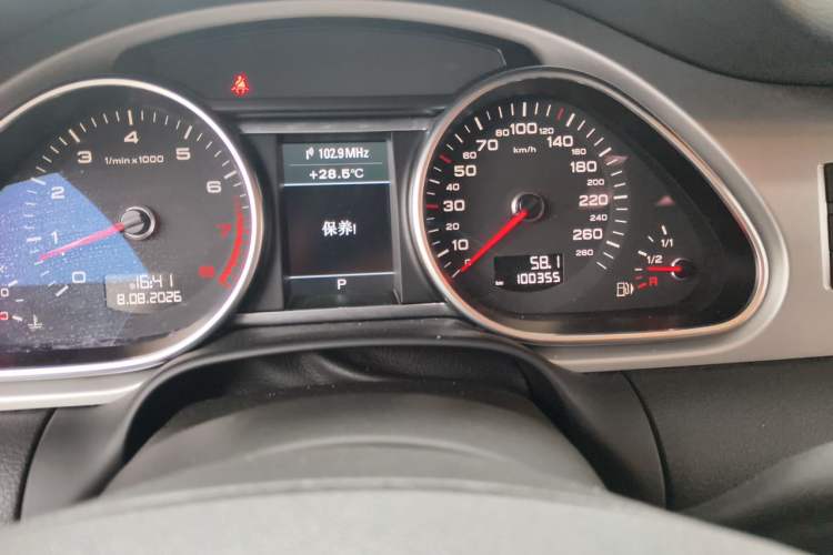 Used Audi Q7 2014 35 TFSI Ambition Edition Odometer Close Up