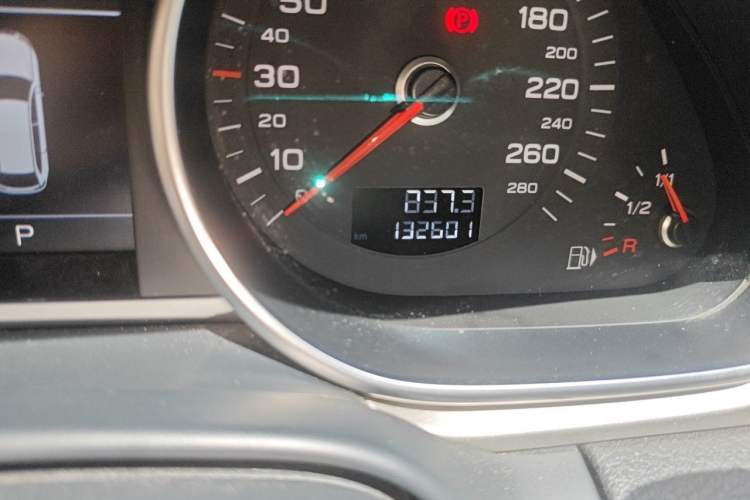 Used Audi Q7  Odometer Close Up