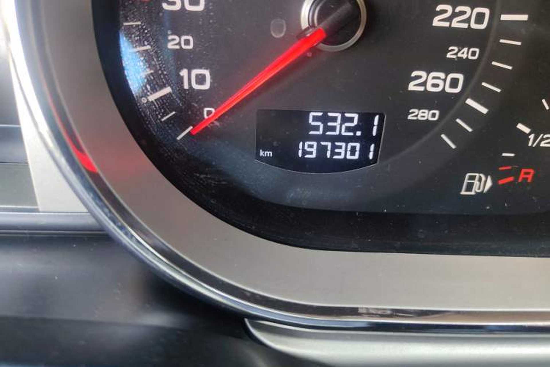 Used Audi Q7 2014 35 TFSI Ambition Edition Odometer Close Up