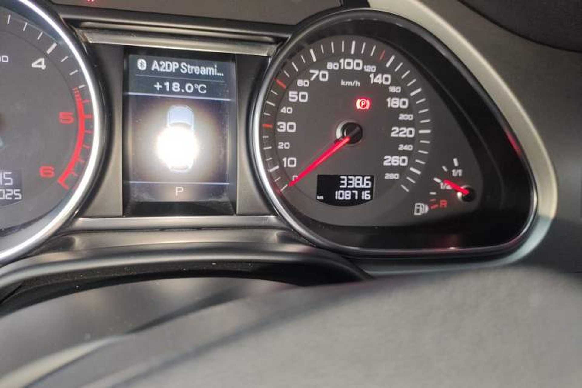 Used Audi Q7 2014 35 TDI Sport Edition Odometer Close Up