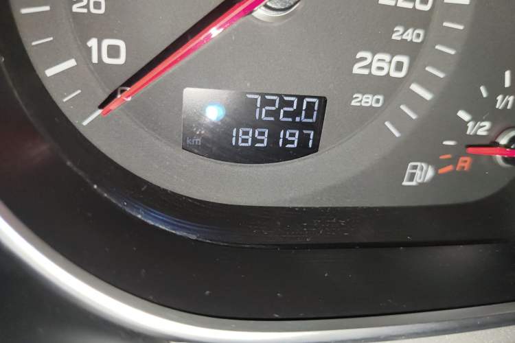 Used Audi Q7 2014 35 TDI Sport Edition Odometer Close Up