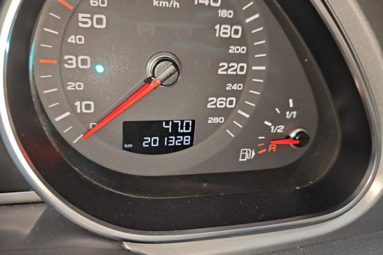 Used Audi Q7 2014 35 TFSI Ambition Edition Odometer Close Up