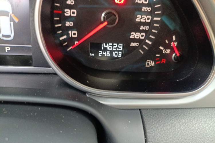 Used Audi Q7 2014 35 TFSI Sport Edition Odometer Close Up