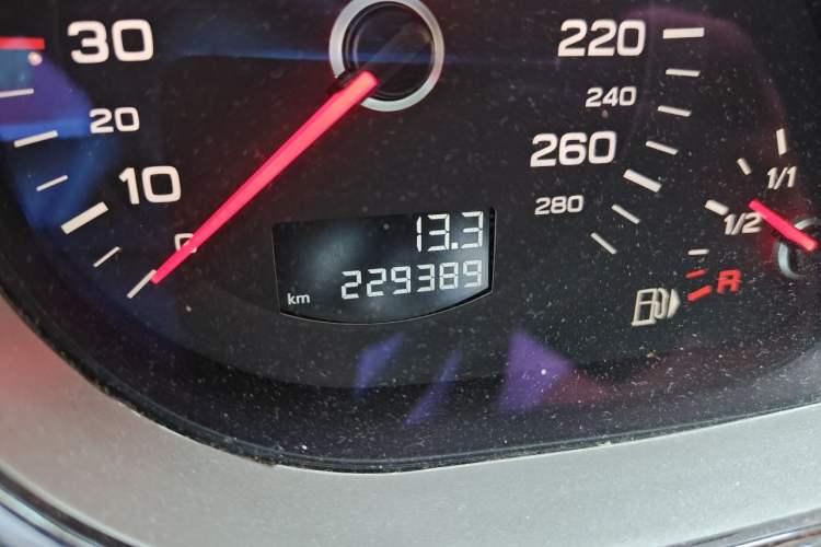 Used Audi Q7 2014 35 TFSI Ambition Edition Odometer Close Up