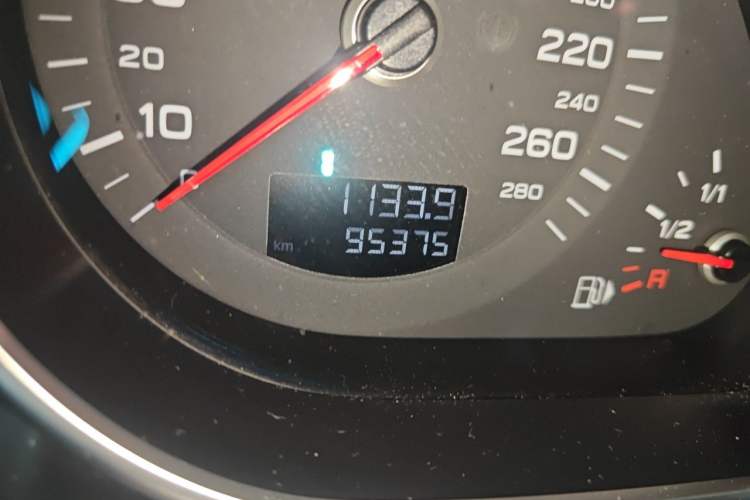Used Audi Q7 2014 35 TFSI Sport Edition Odometer Close Up