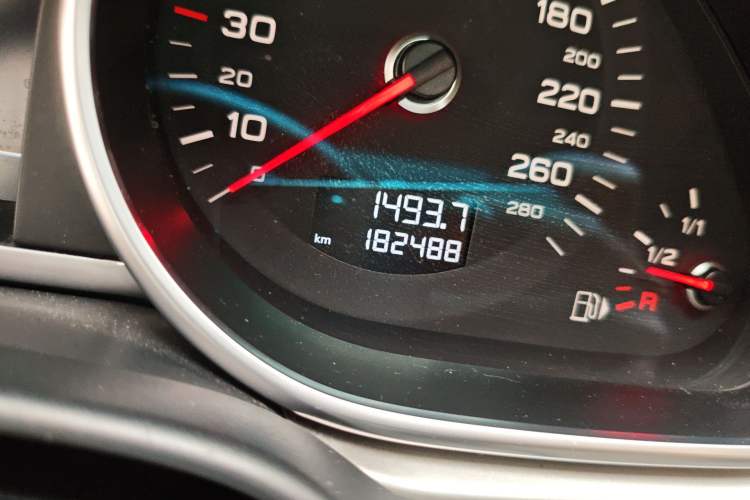 Used Audi Q7 2014 35 TDI Sport Edition Odometer Close Up