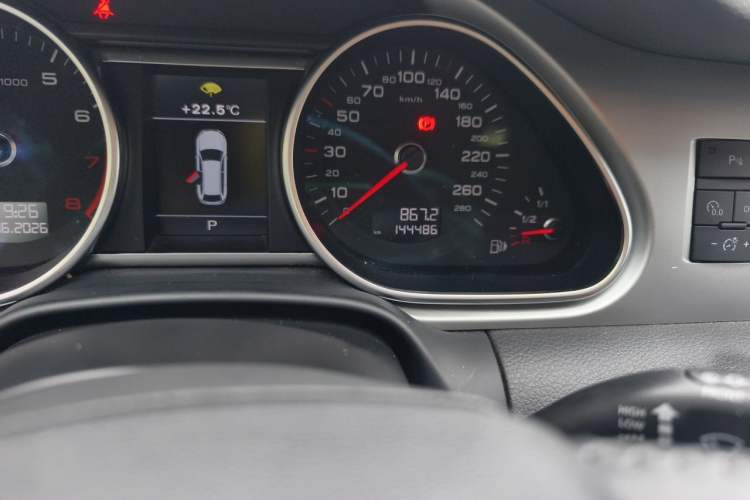 Used Audi Q7  Odometer Close Up