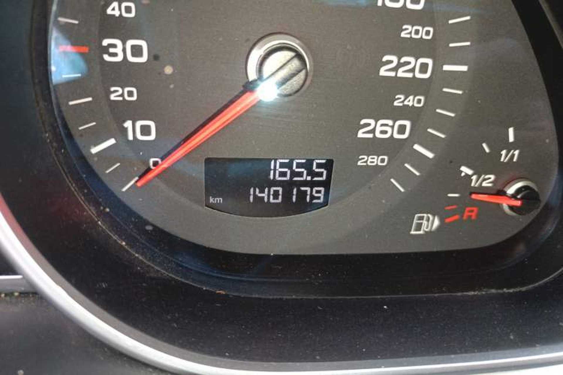 Used Audi Q7 2014 35 TFSI Off-road Model Odometer Close Up