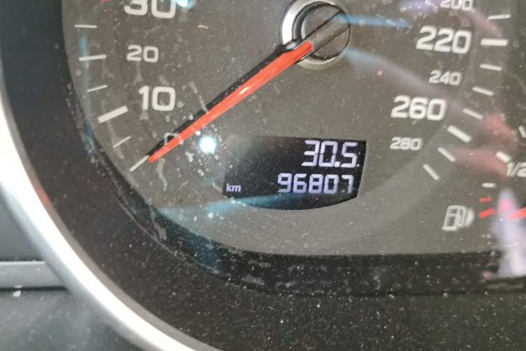 Used Audi Q7 2014 35 TFSI Sport Edition Odometer Close Up