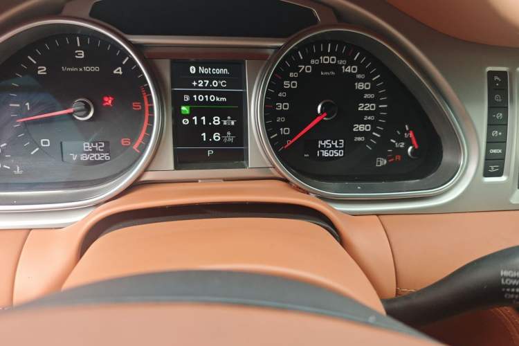 Used Audi Q7 2014 35 TDI Sport Edition Odometer Close Up