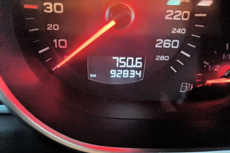 Used Audi Q7 2014 35 TFSI Ambition Edition Odometer Close Up