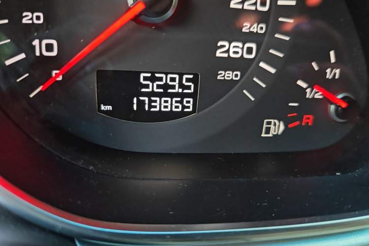Used Audi Q7 2014 35 TFSI Ambition Edition Odometer Close Up