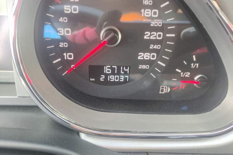 Used Audi Q7 2014 35 TFSI Sport Edition Odometer Close Up