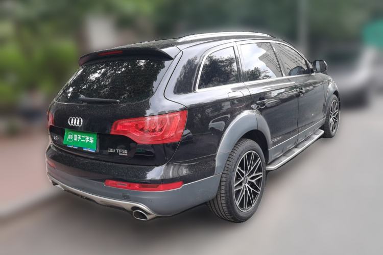 Used Audi Q7 2014 35 TFSI Off-road Model Rear Right 45 Deg