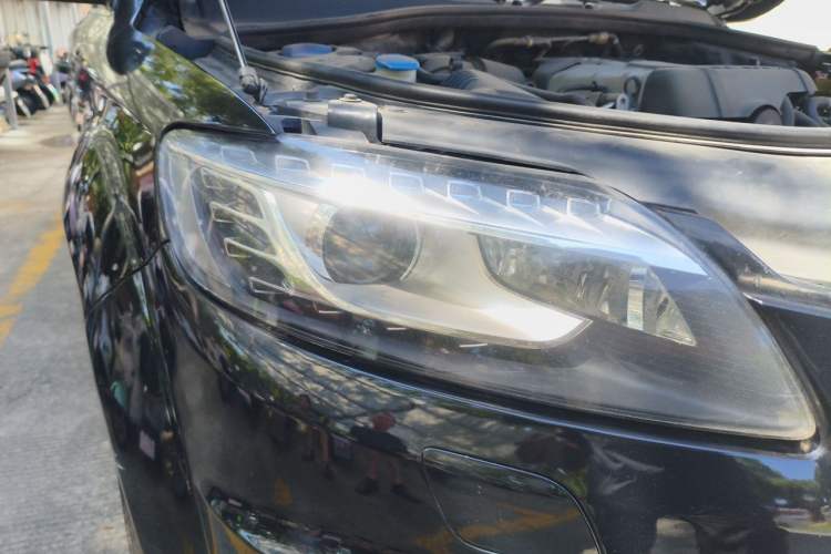 Used Audi Q7  Right Front Headlight