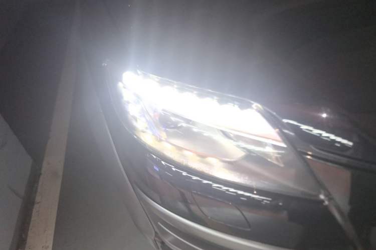 Used Audi Q7 2014 35 TFSI Off-road Model Right Front Headlight