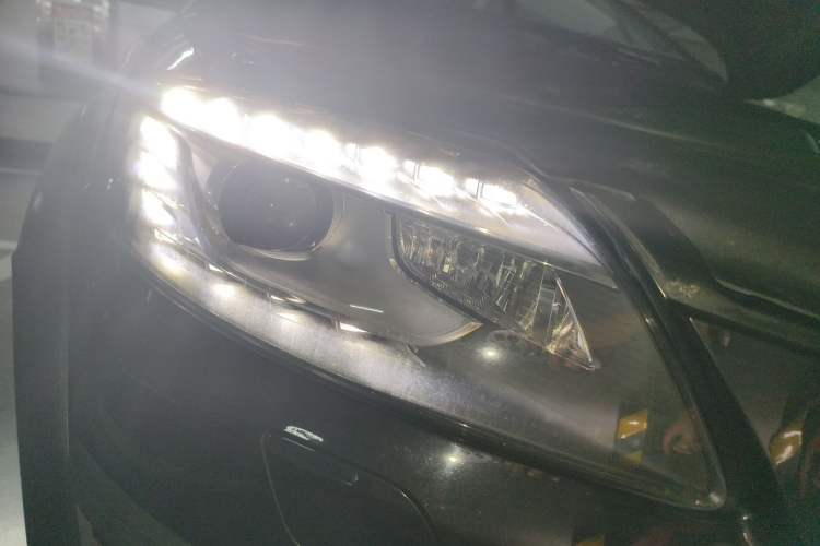 Used Audi Q7 2014 35 TFSI Off-road Model Right Front Headlight