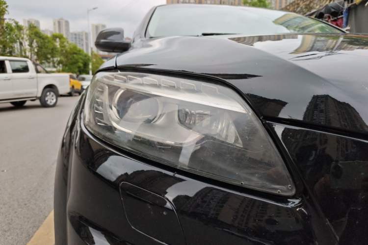 Used Audi Q7  Right Front Headlight