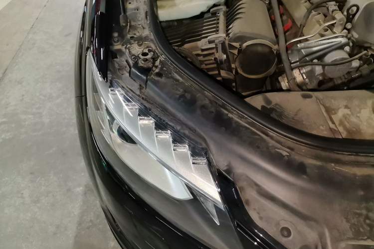 Used Audi Q7  Right Front Headlight