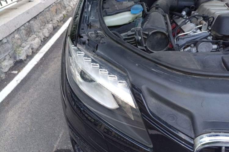 Used Audi Q7  Right Front Headlight