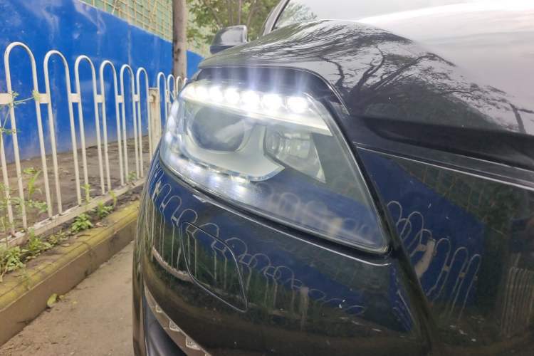 Used Audi Q7 2014 35 TFSI Ambition Edition Right Front Headlight