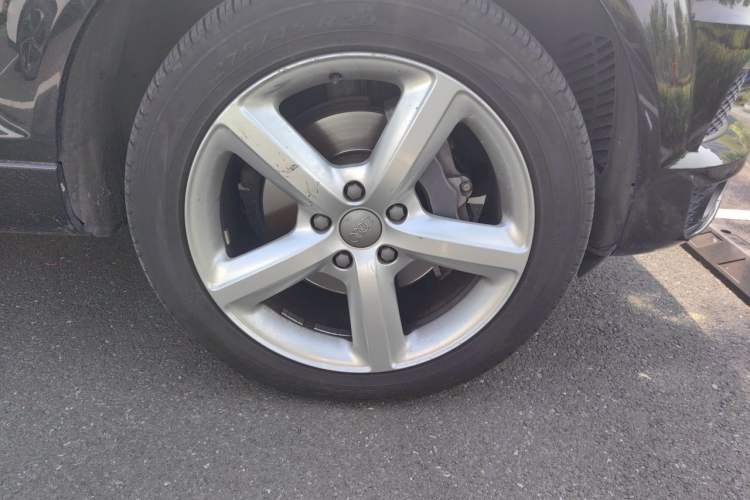 Used Audi Q7 2014 35 TDI Sport Edition Right Front Wheel Hub
