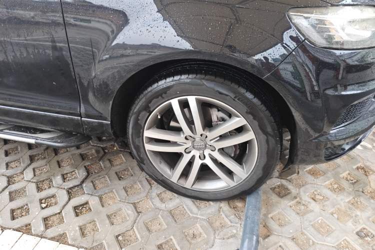 Used Audi Q7 2014 35 TDI Sport Edition Right Front Wheel Hub