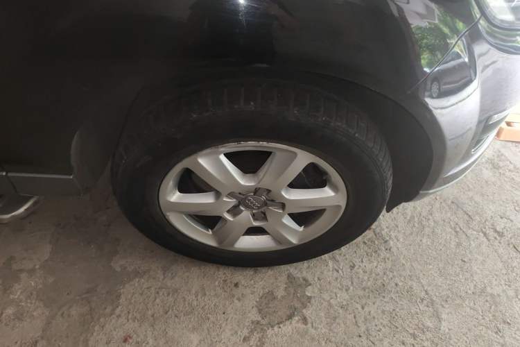 Used Audi Q7 2014 35 TFSI Ambition Edition Right Front Wheel Hub