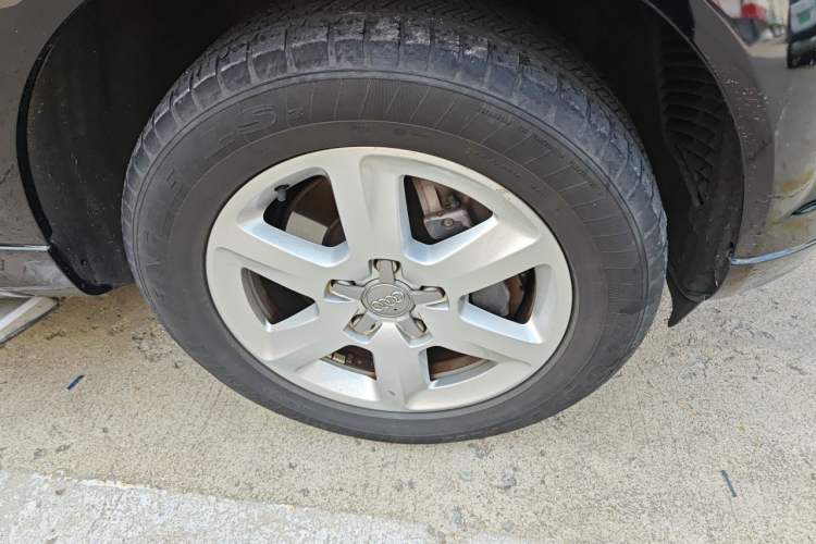 Used Audi Q7 2014 35 TFSI Ambition Edition Right Front Wheel Hub