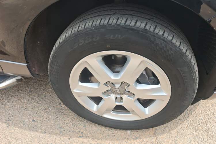 Used Audi Q7  Right Front Wheel Hub