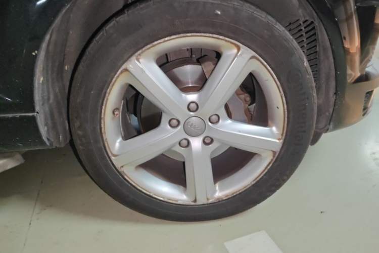 Used Audi Q7 2014 35 TDI Sport Edition Right Front Wheel Hub