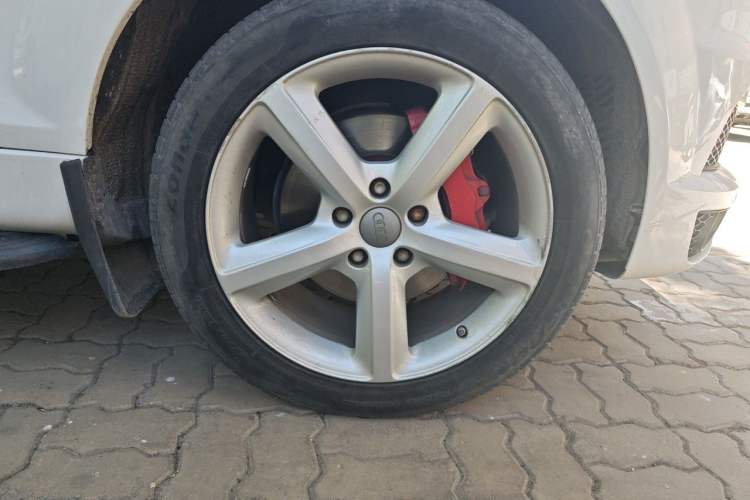 Used Audi Q7 2014 35 TFSI Sport Edition Right Front Wheel Hub