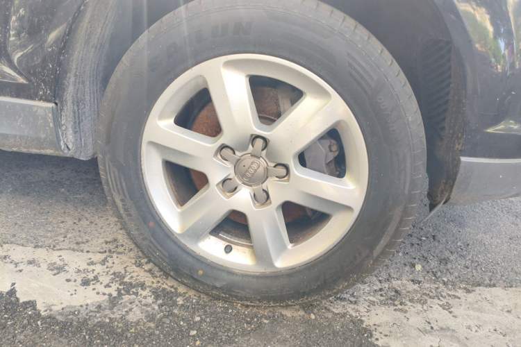 Used Audi Q7 2014 35 TFSI Ambition Edition Right Front Wheel Hub