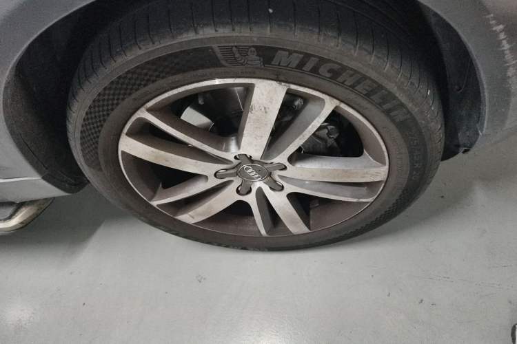Used Audi Q7 2014 35 TFSI Off-road Model Right Front Wheel Hub