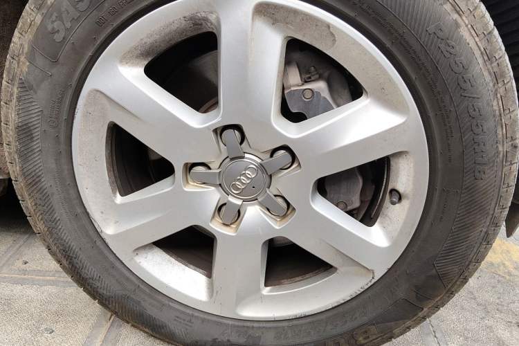 Used Audi Q7 2014 35 TFSI Ambition Edition Right Front Wheel Hub
