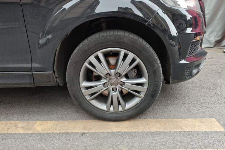 Used Audi Q7  Right Front Wheel Hub