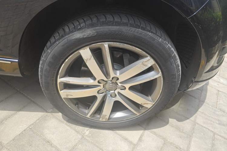 Used Audi Q7  Right Front Wheel Hub