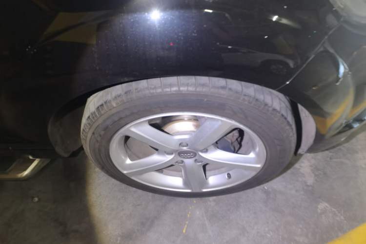 Used Audi Q7 2014 35 TDI Sport Edition Right Front Wheel Hub